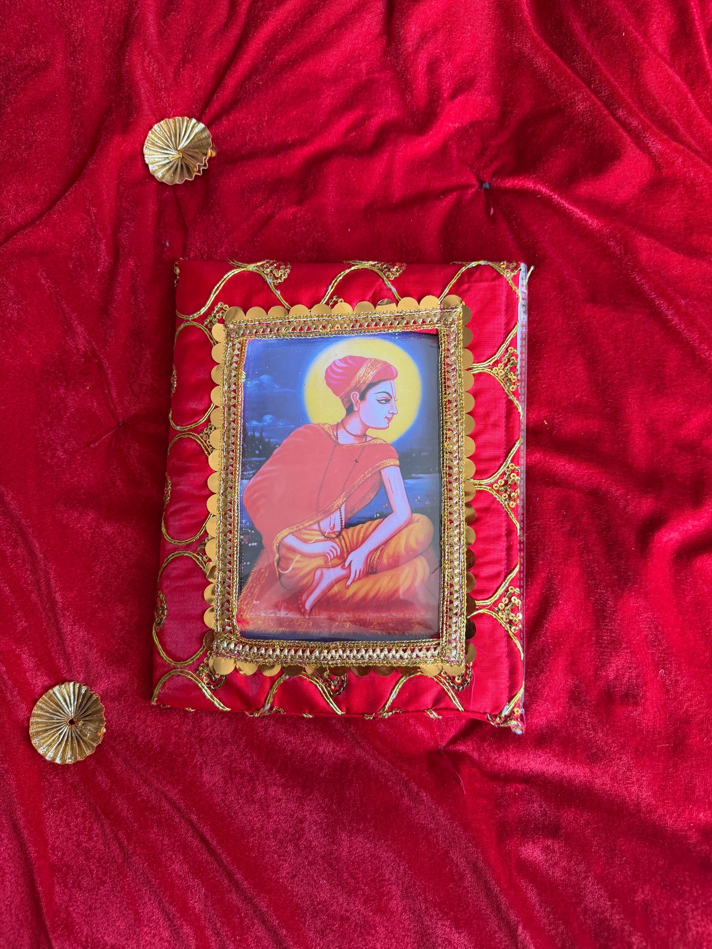 Harivansh Mahaprabhu Chavi with 1 Poshakh (without Frame)