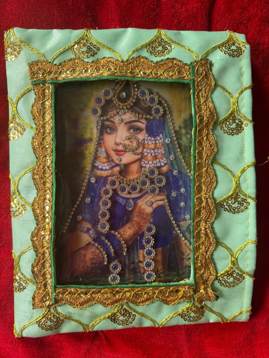Shringar Chavi with 1 Poshakh (Without Frame) - Shri Hit Sakhi